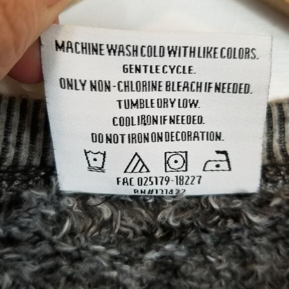 Walt Disney World Gray Soft Sherpa Fuzzy 2018 Spirit Jersey Size Medium - Picture 8 of 8